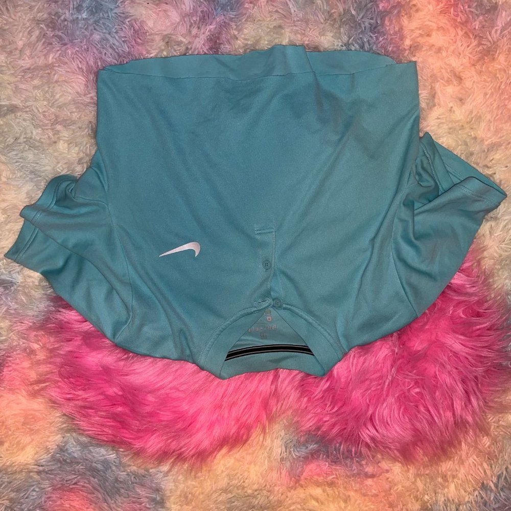 Nike dri-fit Blue cropped collar tee size M